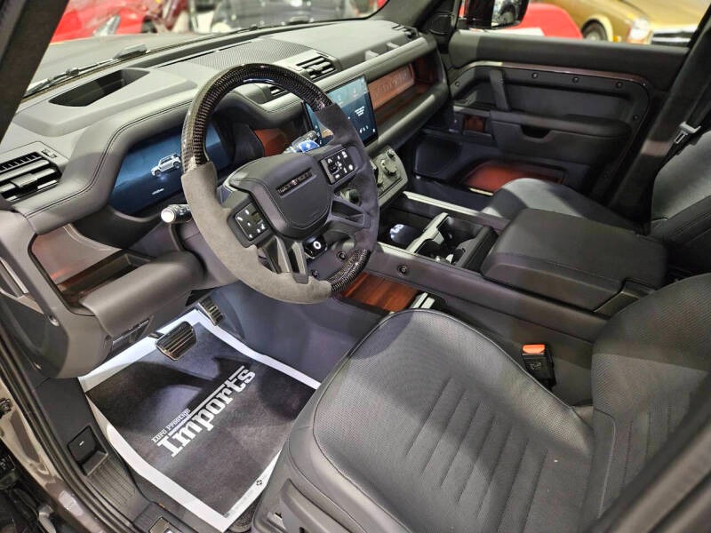 2025 Land Rover Defender 110 P635 OCTA (108)