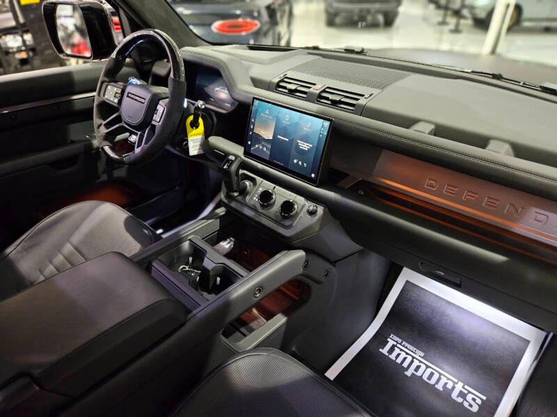 2025 Land Rover Defender 110 P635 OCTA (115)
