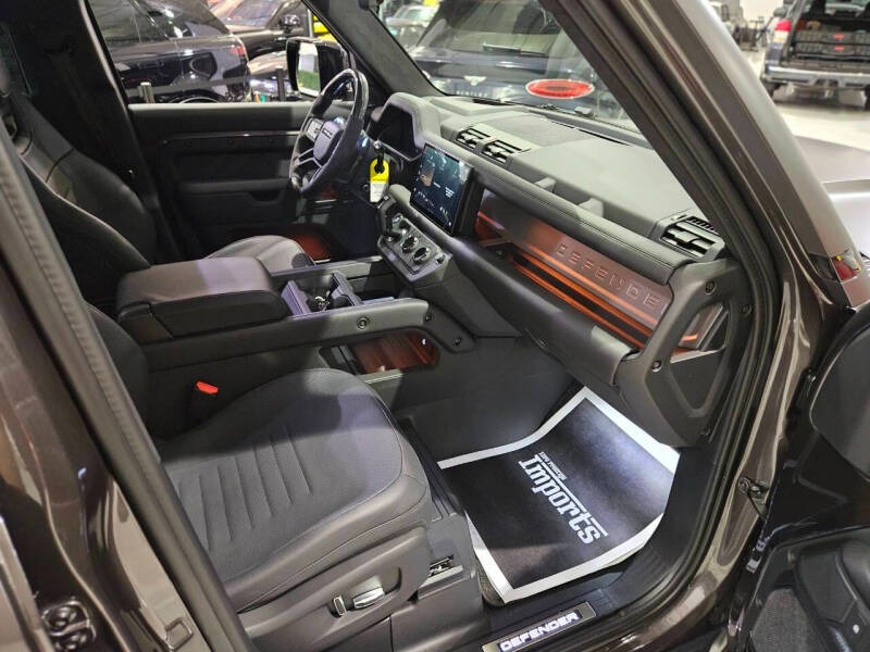 2025 Land Rover Defender 110 P635 OCTA (116)