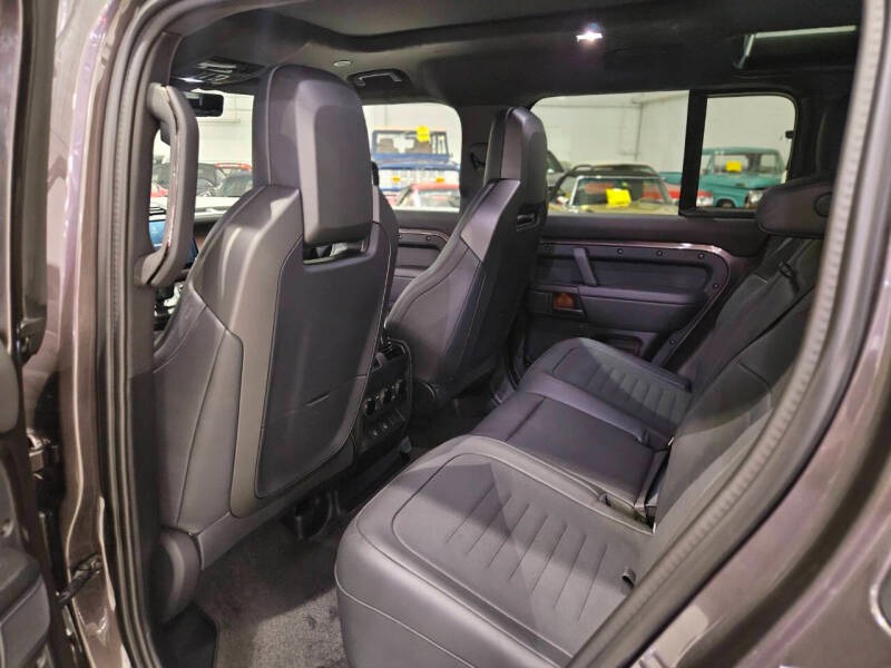 2025 Land Rover Defender 110 P635 OCTA (118)