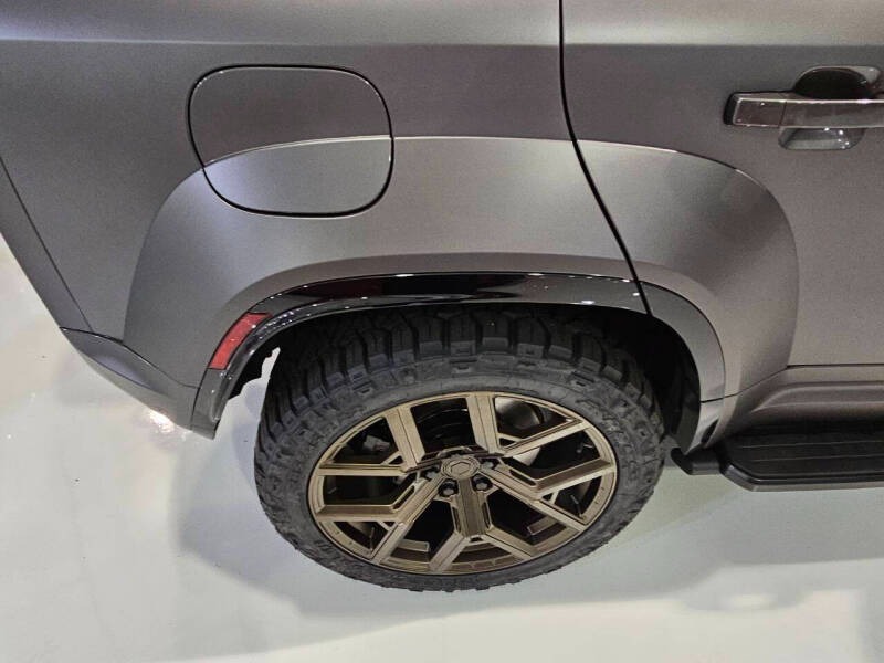 2025 Land Rover Defender 110 P635 OCTA (2)