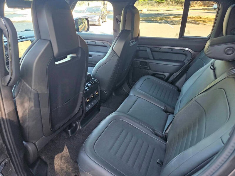 2025 Land Rover Defender 110 P635 OCTA (28)
