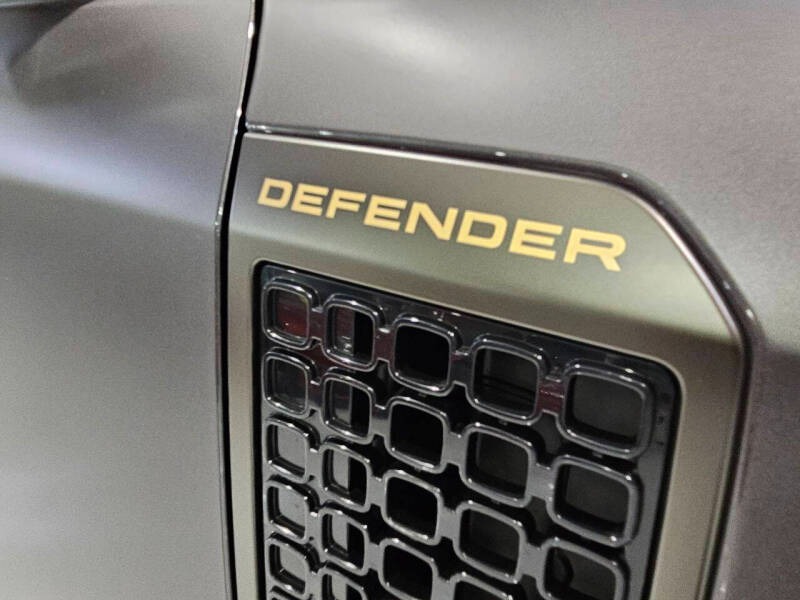 2025 Land Rover Defender 110 P635 OCTA (3)