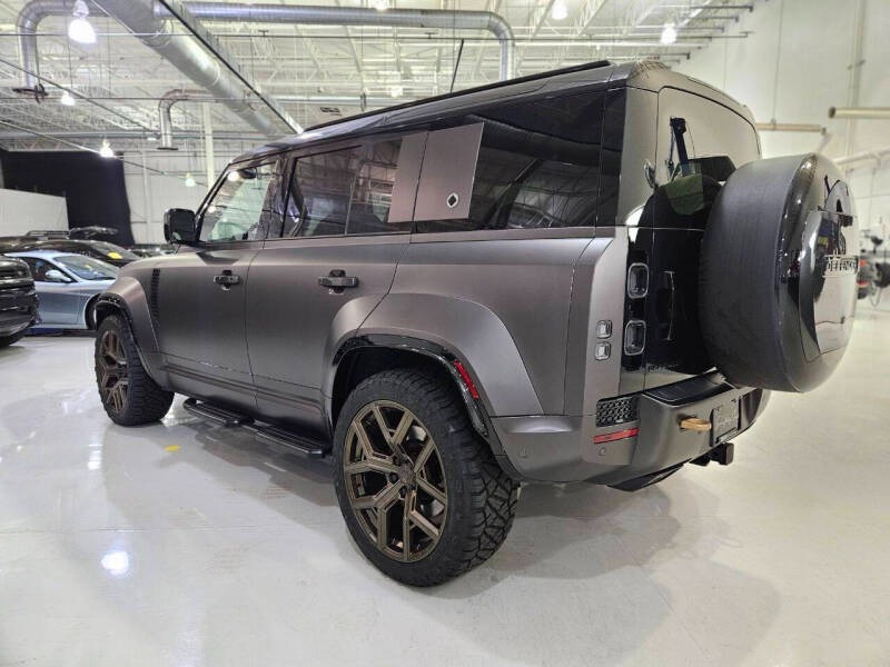 2025 Land Rover Defender 110 P635 OCTA (33)