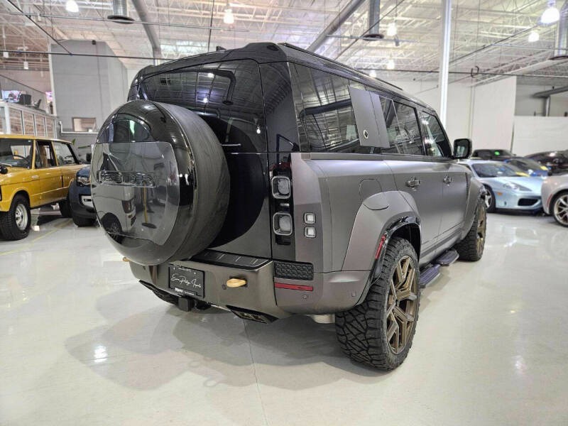 2025 Land Rover Defender 110 P635 OCTA (35)