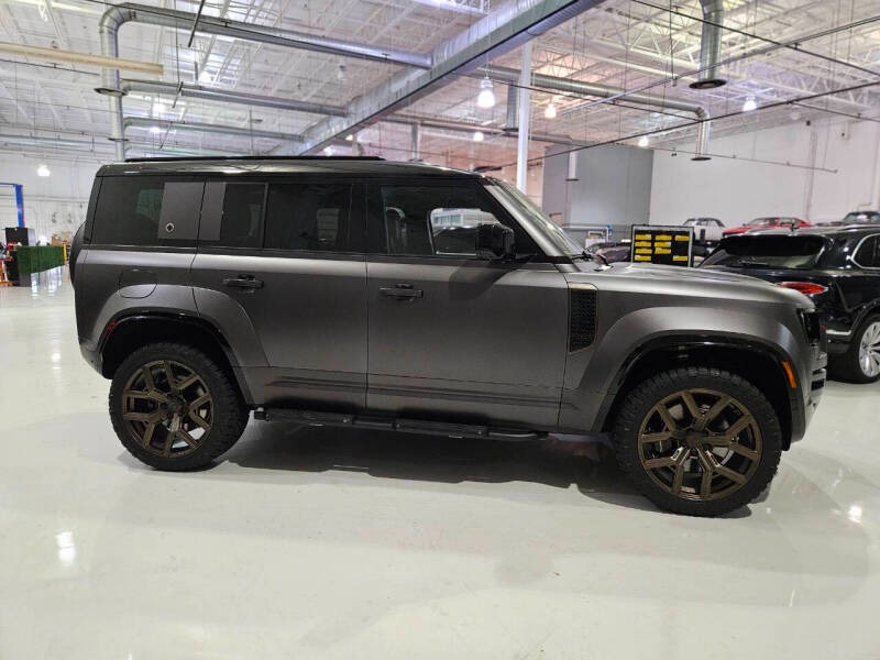 2025 Land Rover Defender 110 P635 OCTA (38)