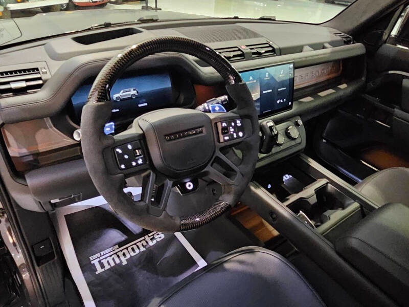 2025 Land Rover Defender 110 P635 OCTA (4)