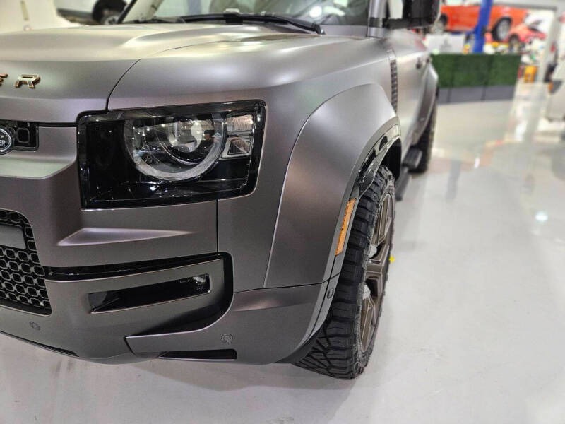 2025 Land Rover Defender 110 P635 OCTA (48)
