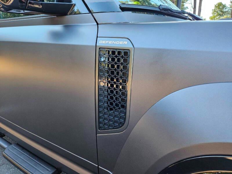 2025 Land Rover Defender 110 P635 OCTA (50)