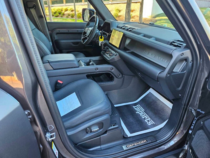 2025 Land Rover Defender 110 P635 OCTA (53)