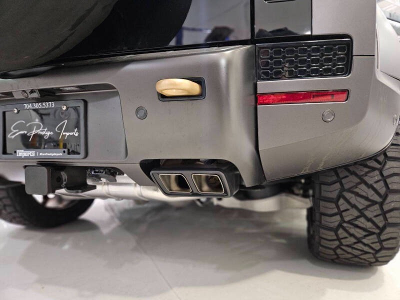 2025 Land Rover Defender 110 P635 OCTA (55)