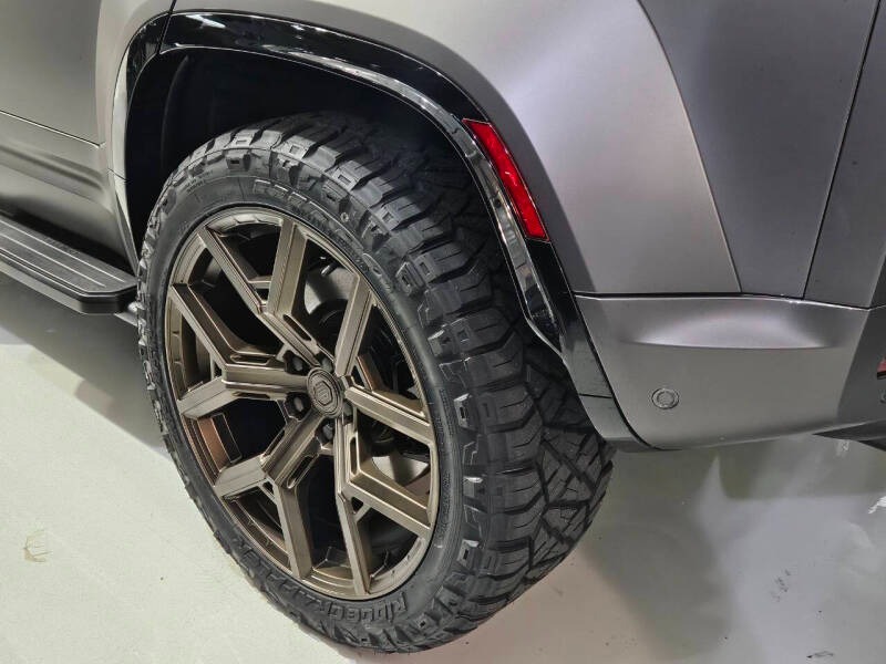2025 Land Rover Defender 110 P635 OCTA (65)