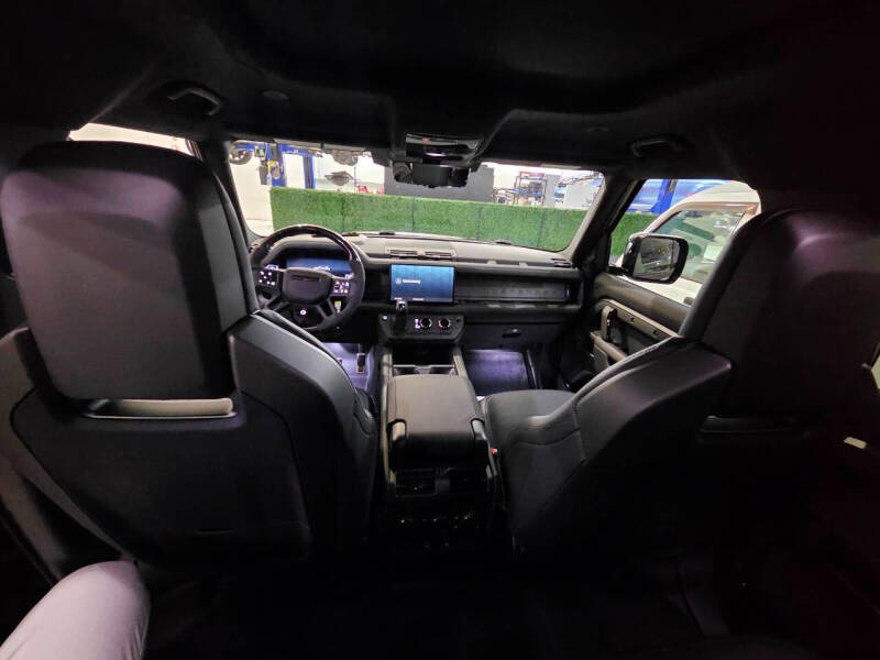 2025 Land Rover Defender 110 P635 OCTA (67)