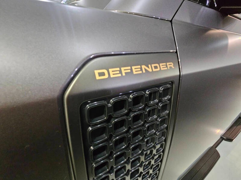 2025 Land Rover Defender 110 P635 OCTA (68)