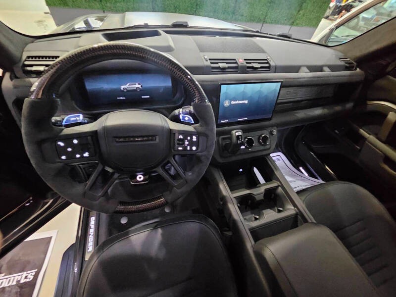 2025 Land Rover Defender 110 P635 OCTA (82)