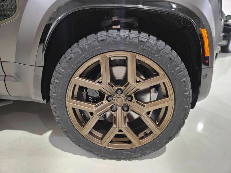 2025 Land Rover Defender 110 P635 OCTA (93)