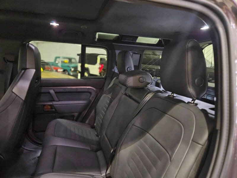 2025 Land Rover Defender 110 P635 OCTA (95)