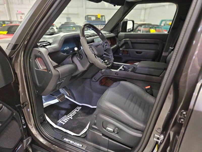 2025 Land Rover Defender 110 P635 OCTA (98)