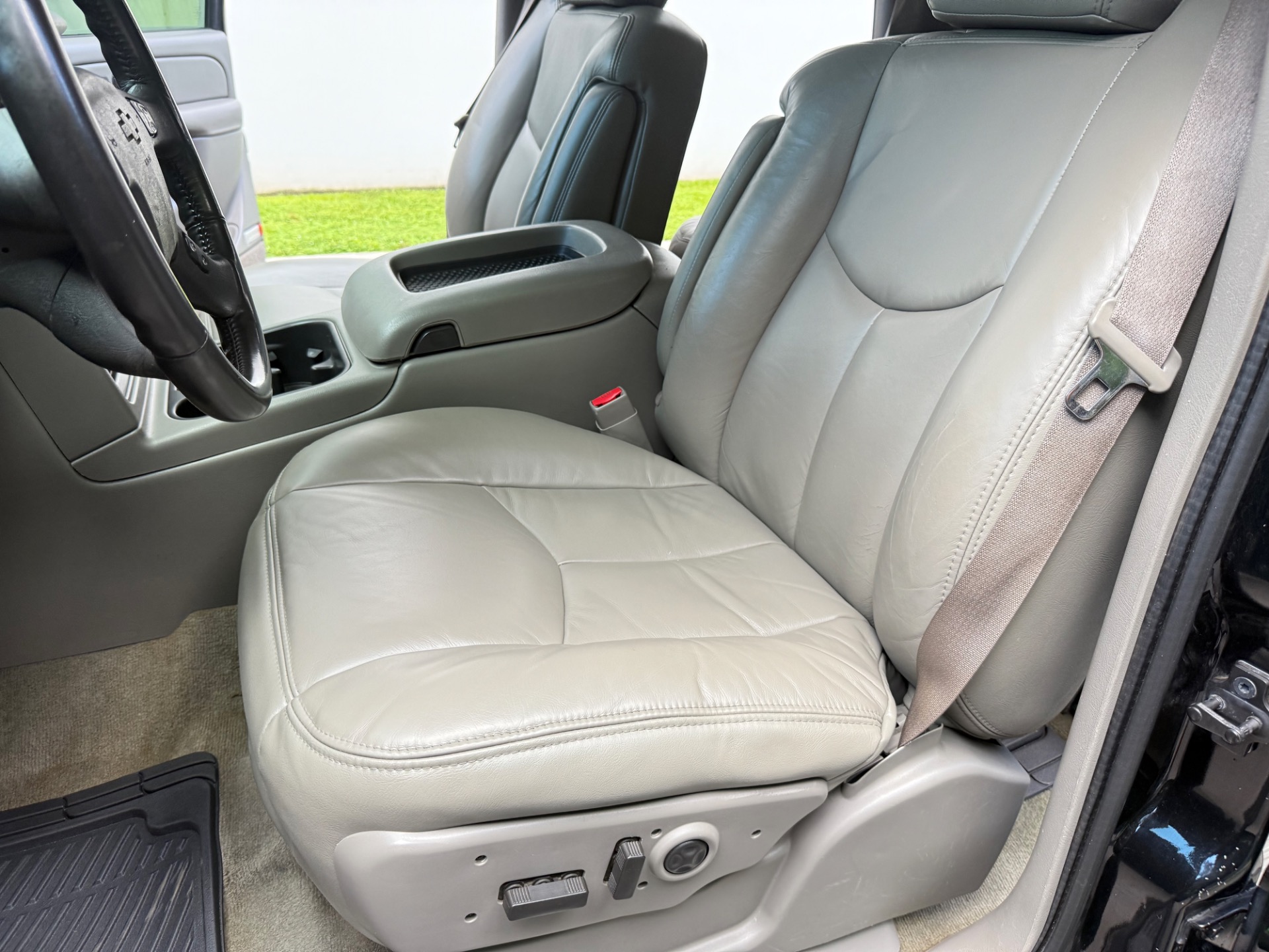 Used-2004-Chevrolet-Tahoe-ZZ1-4x4-SOUTHERN-EXCELLENT-Z71-1755624540 (1)
