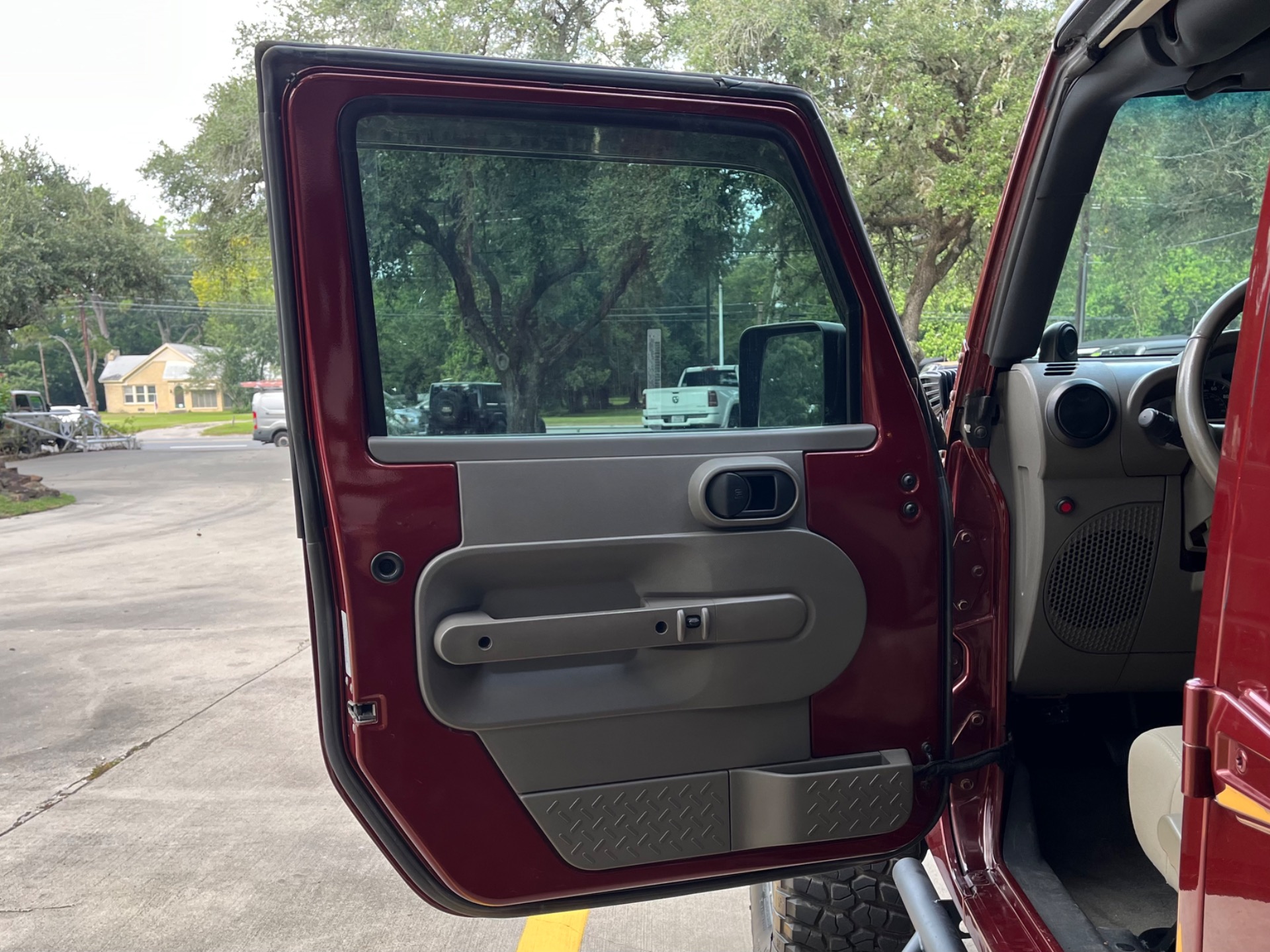Used-2010-Jeep-Wrangler-Unlimited-Sport (13)