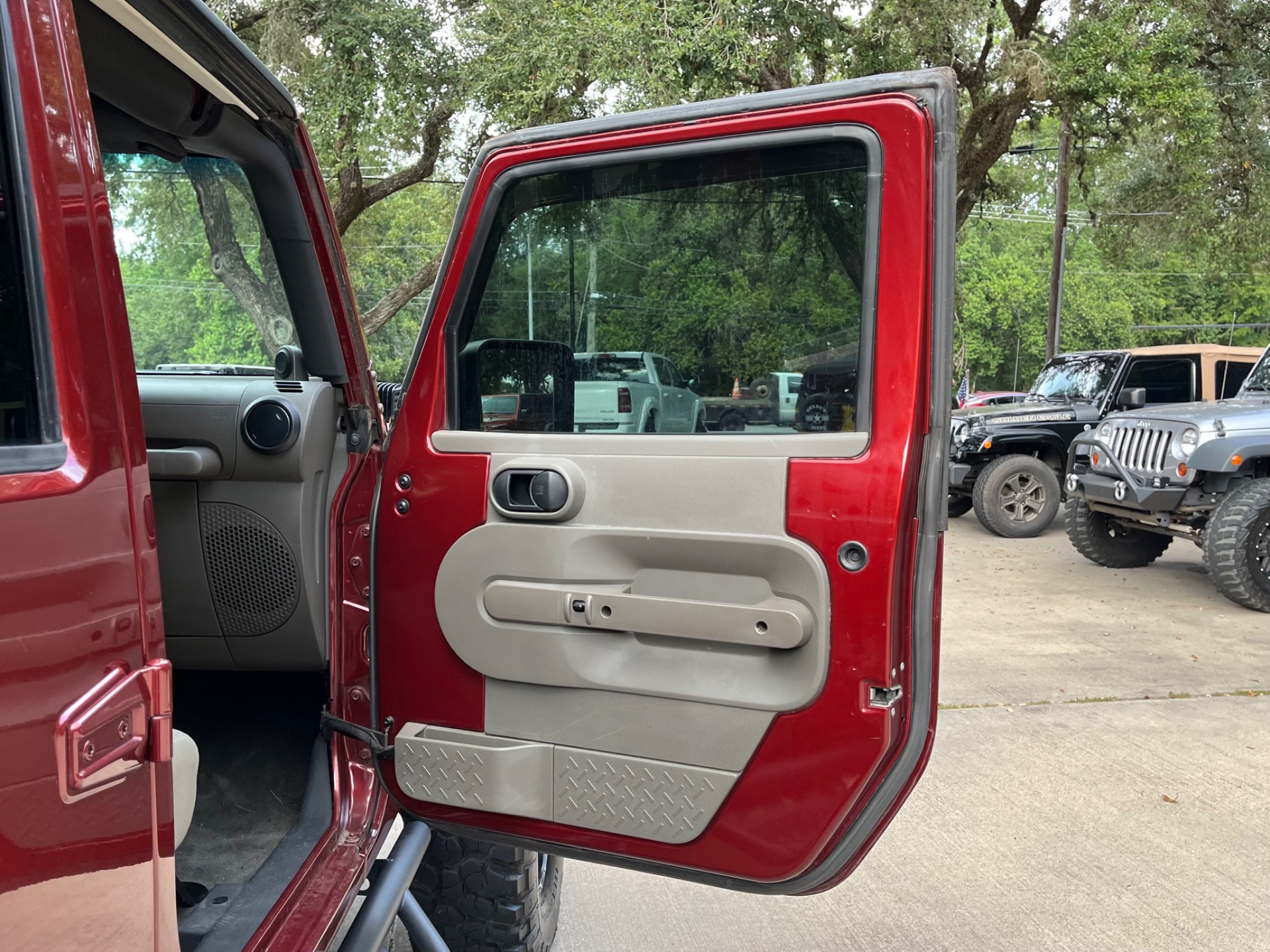 Used-2010-Jeep-Wrangler-Unlimited-Sport (24)