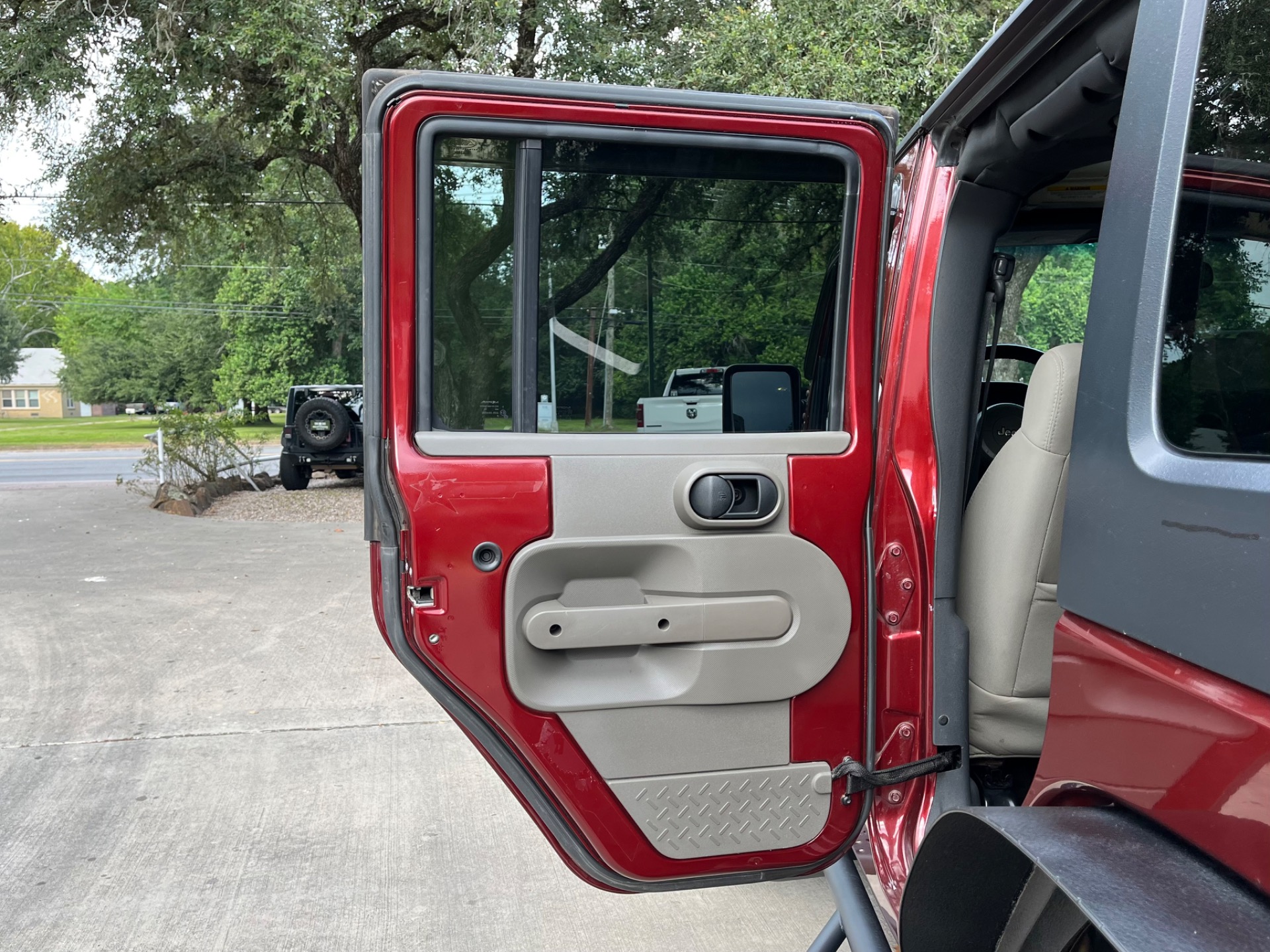 Used-2010-Jeep-Wrangler-Unlimited-Sport (25)