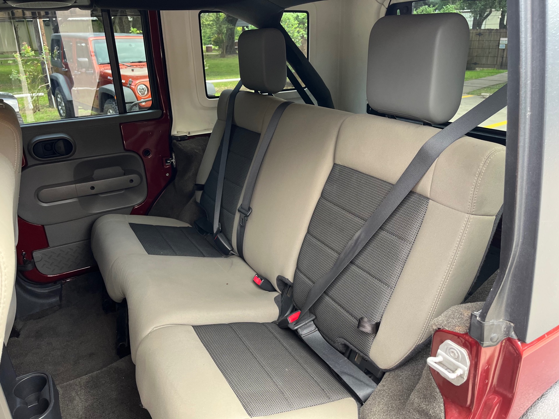 Used-2010-Jeep-Wrangler-Unlimited-Sport (26)