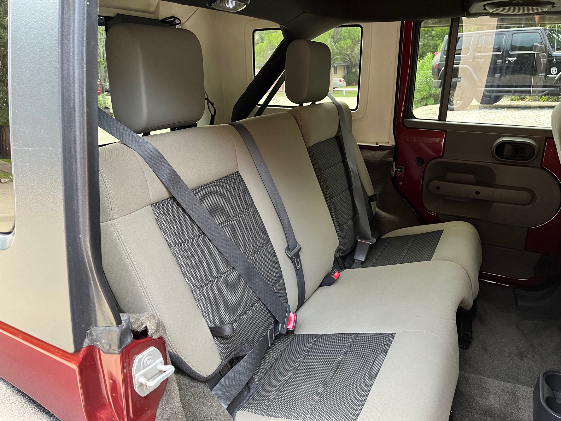 Used-2010-Jeep-Wrangler-Unlimited-Sport (27)