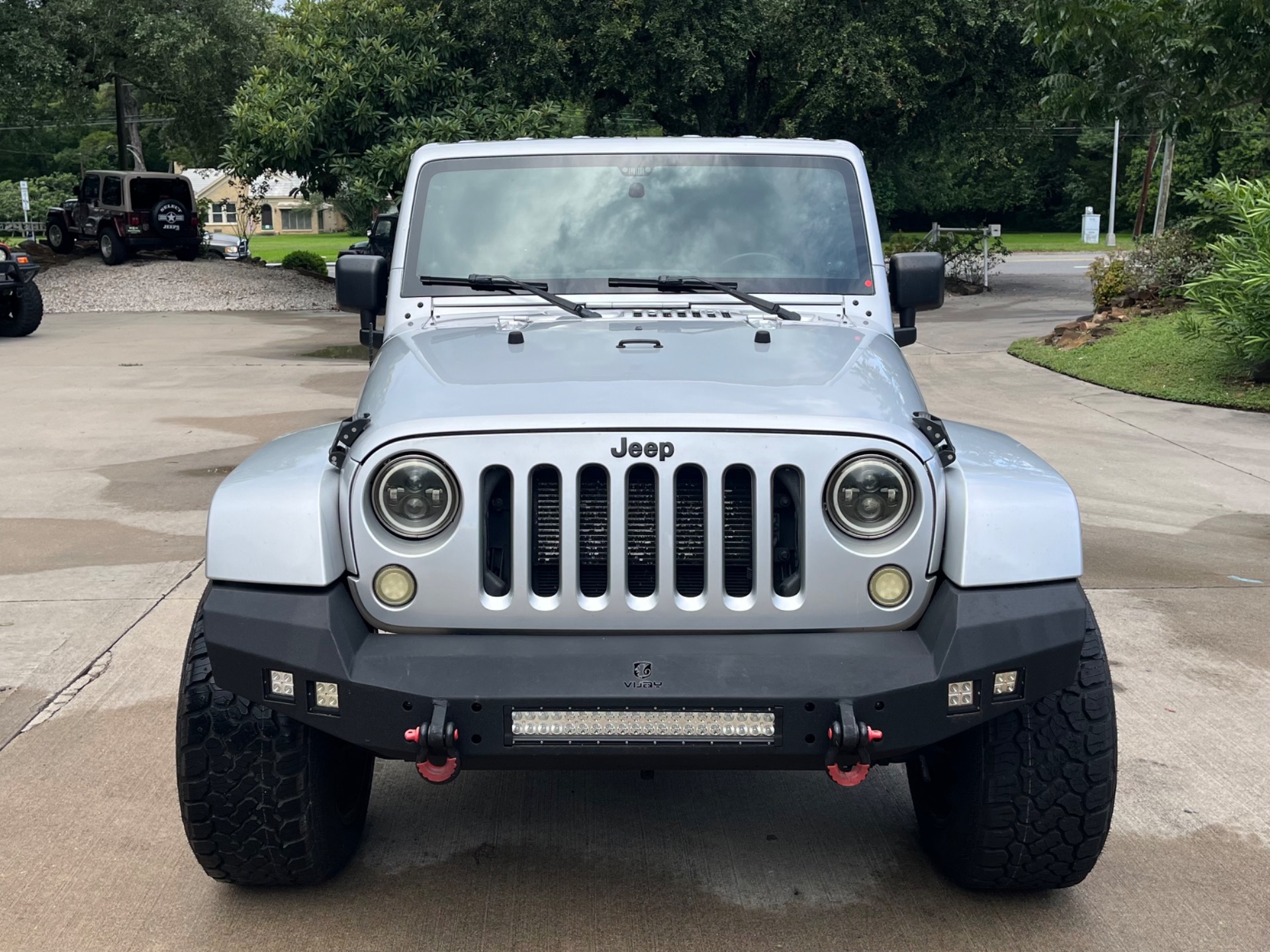 Used-2012-Jeep-Wrangler-Unlimited-Sahara (1)