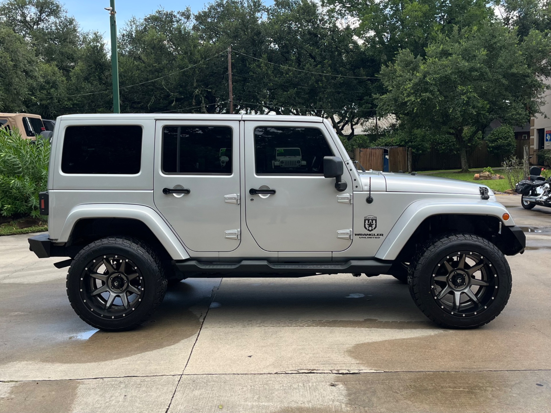 Used-2012-Jeep-Wrangler-Unlimited-Sahara (10)