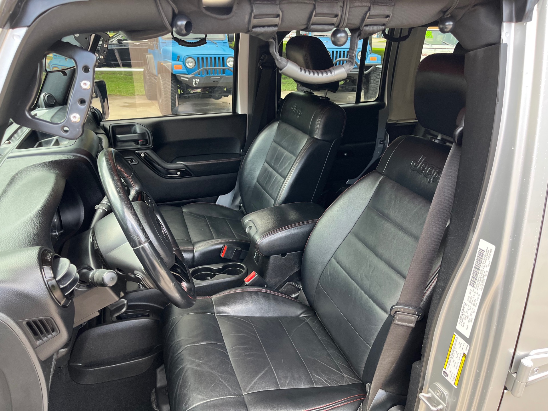 Used-2012-Jeep-Wrangler-Unlimited-Sahara (13)