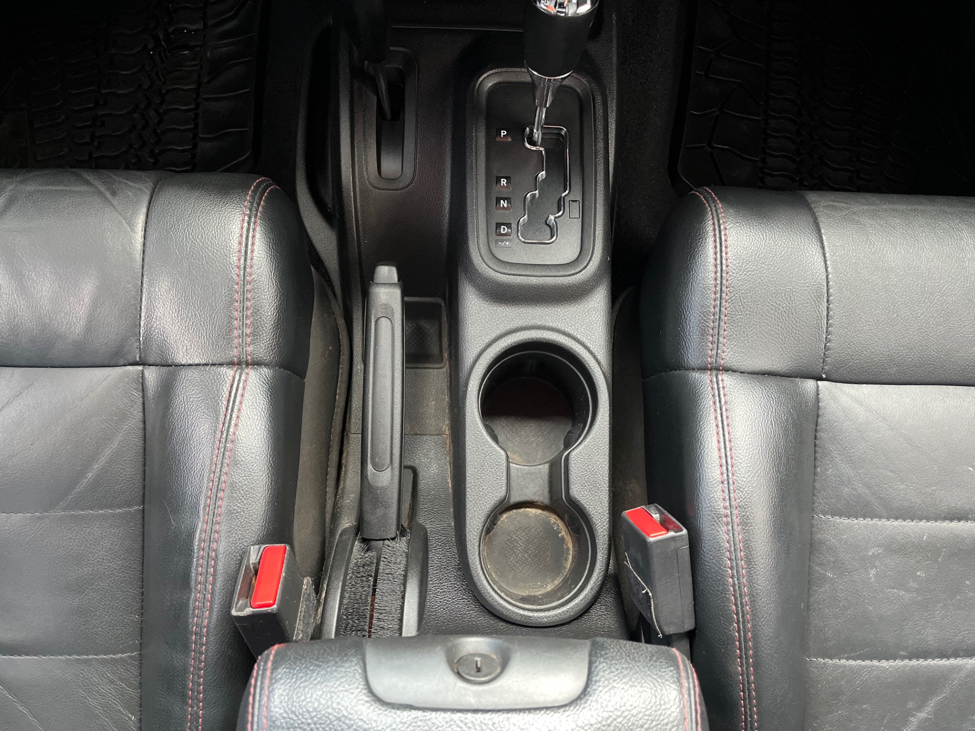 Used-2012-Jeep-Wrangler-Unlimited-Sahara (17)
