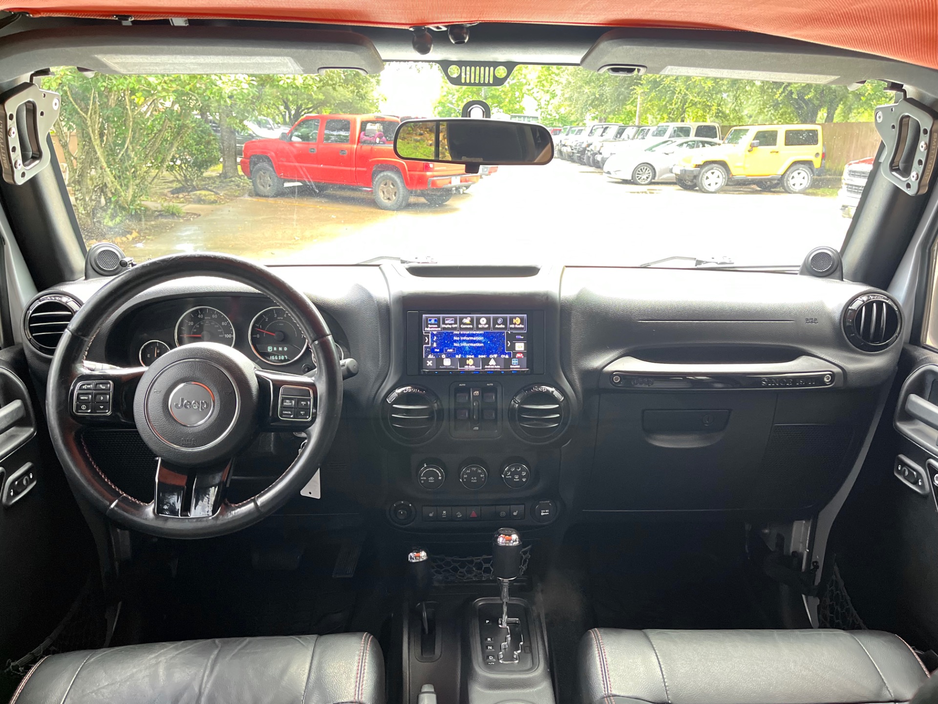 Used-2012-Jeep-Wrangler-Unlimited-Sahara (19)