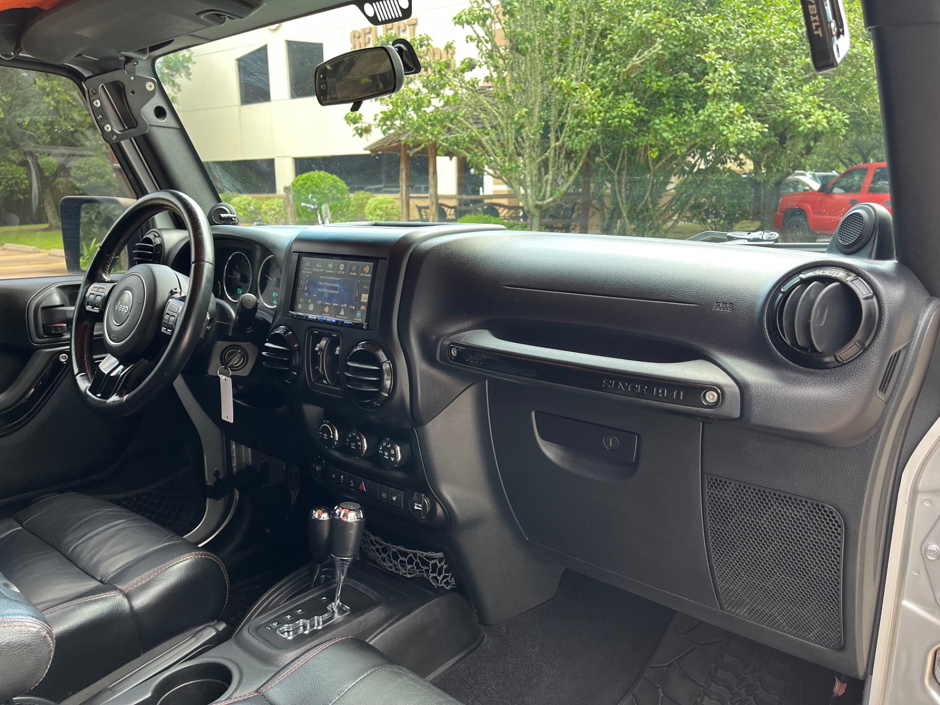 Used-2012-Jeep-Wrangler-Unlimited-Sahara (20)