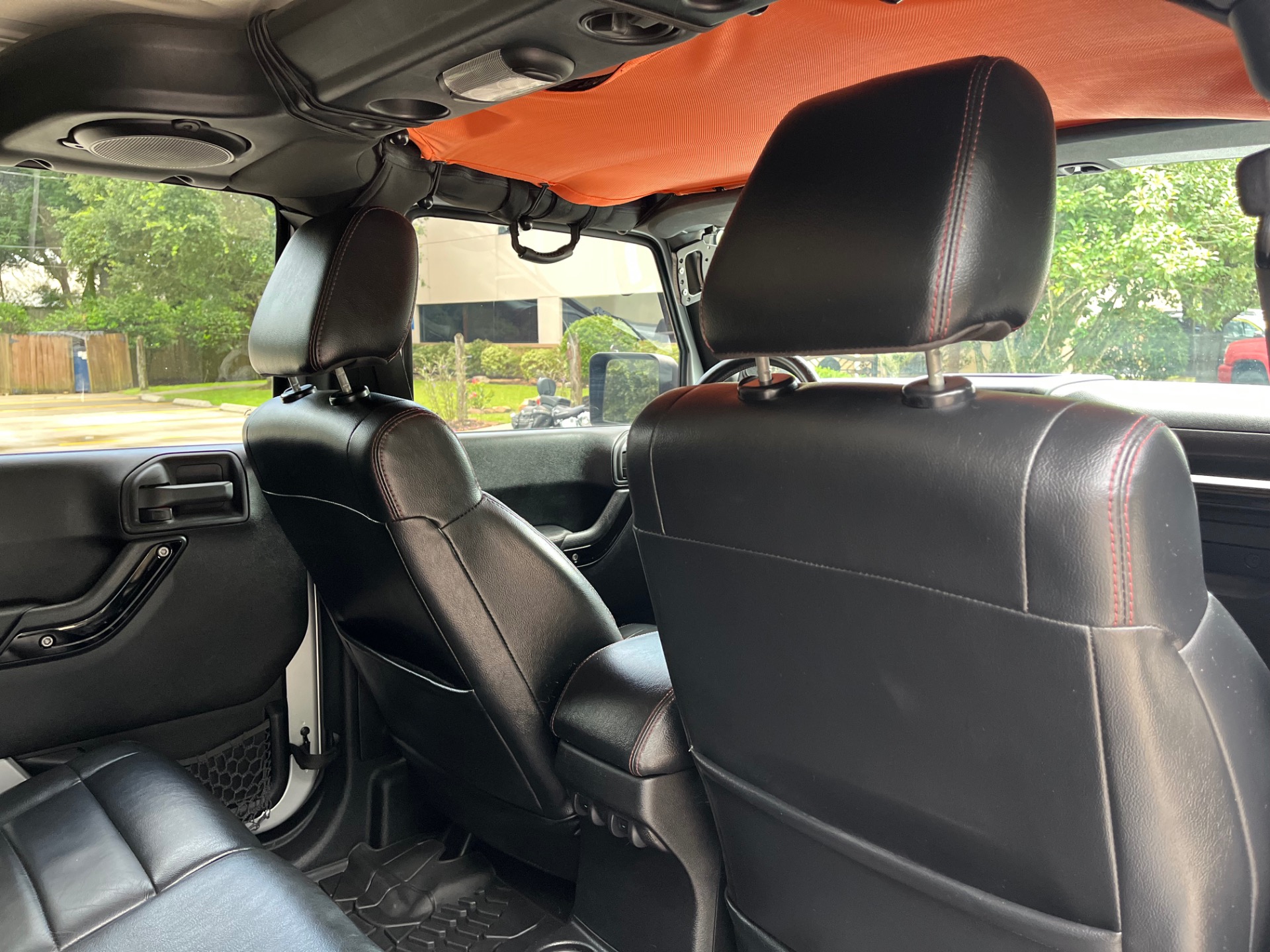 Used-2012-Jeep-Wrangler-Unlimited-Sahara (26)