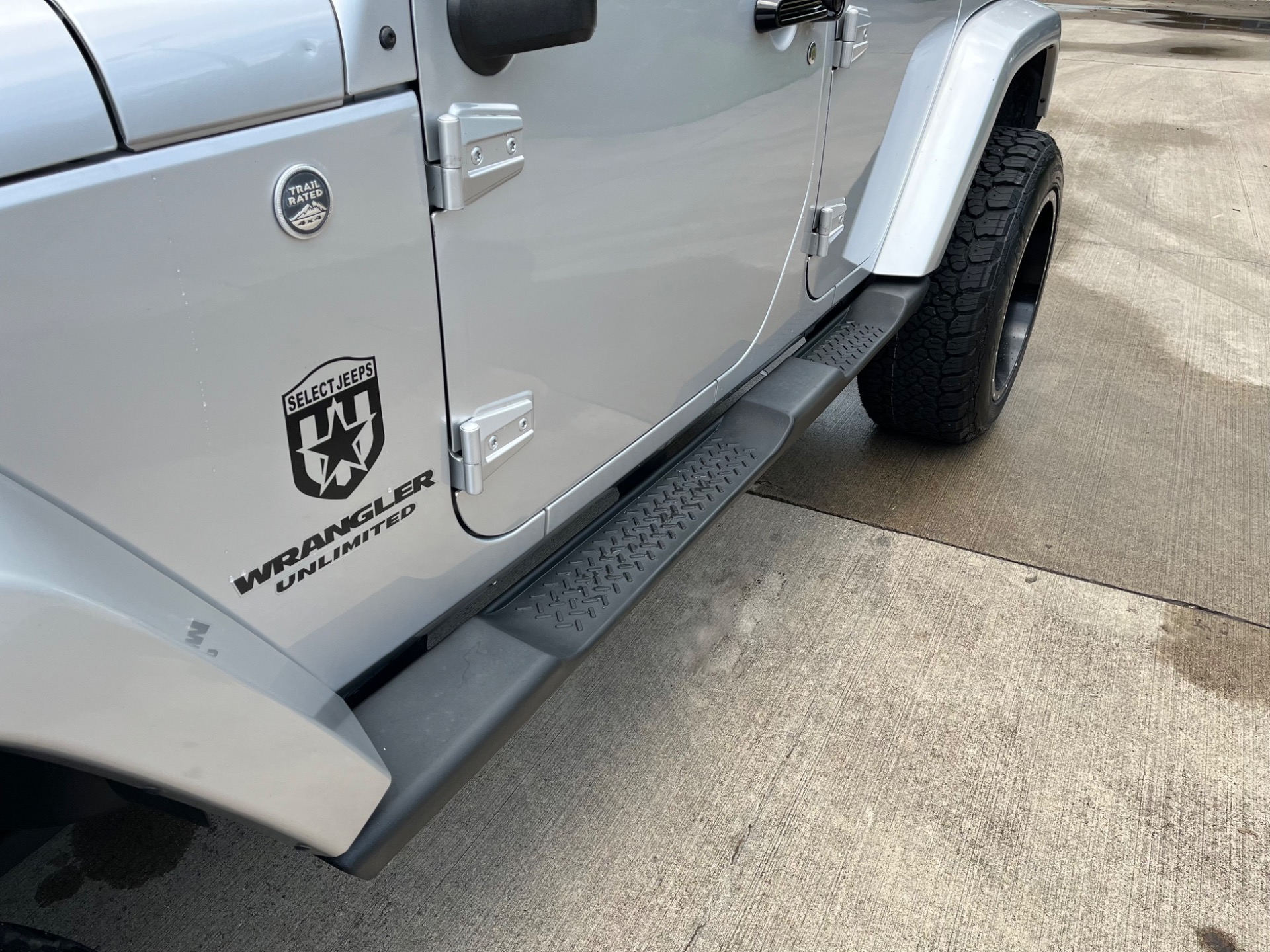 Used-2012-Jeep-Wrangler-Unlimited-Sahara (3)