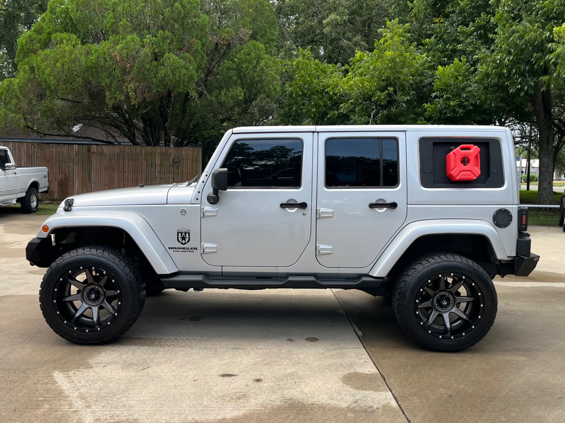 Used-2012-Jeep-Wrangler-Unlimited-Sahara (4)