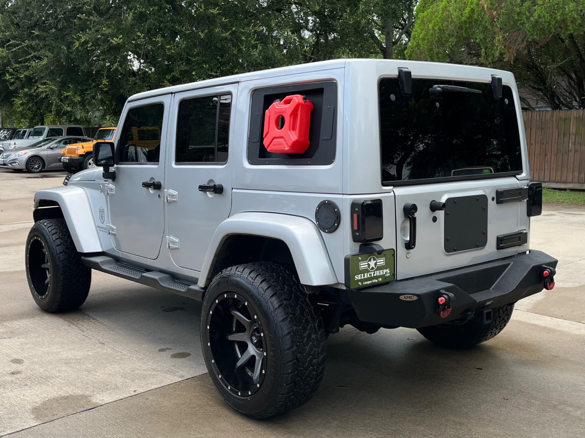 Used-2012-Jeep-Wrangler-Unlimited-Sahara (6)