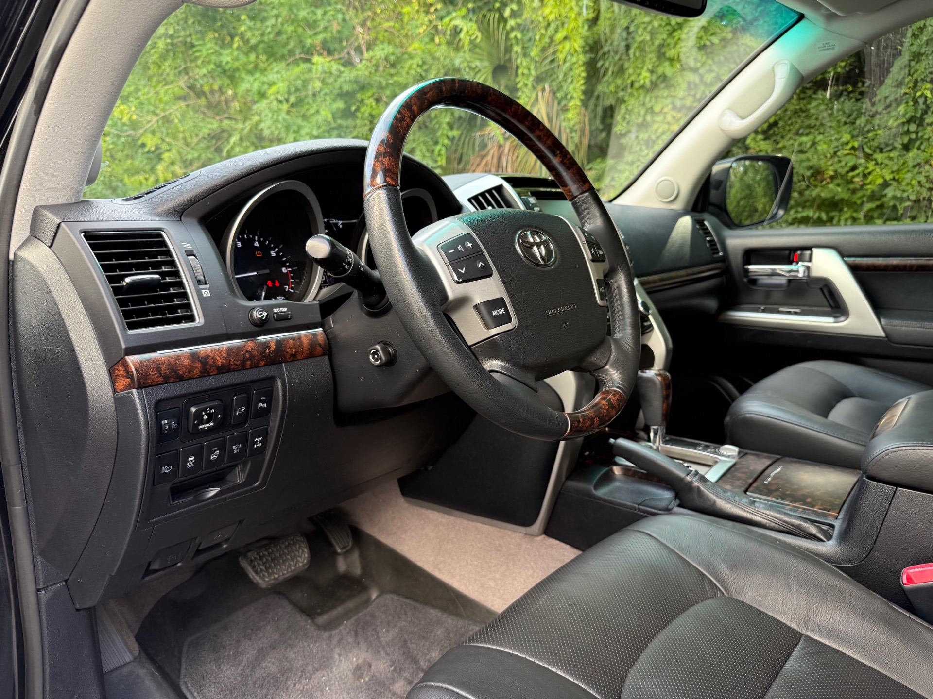 Used-2014-Toyota-Land-Cruiser-200-SUPER-CLEAN-TX-RIG-1754517850