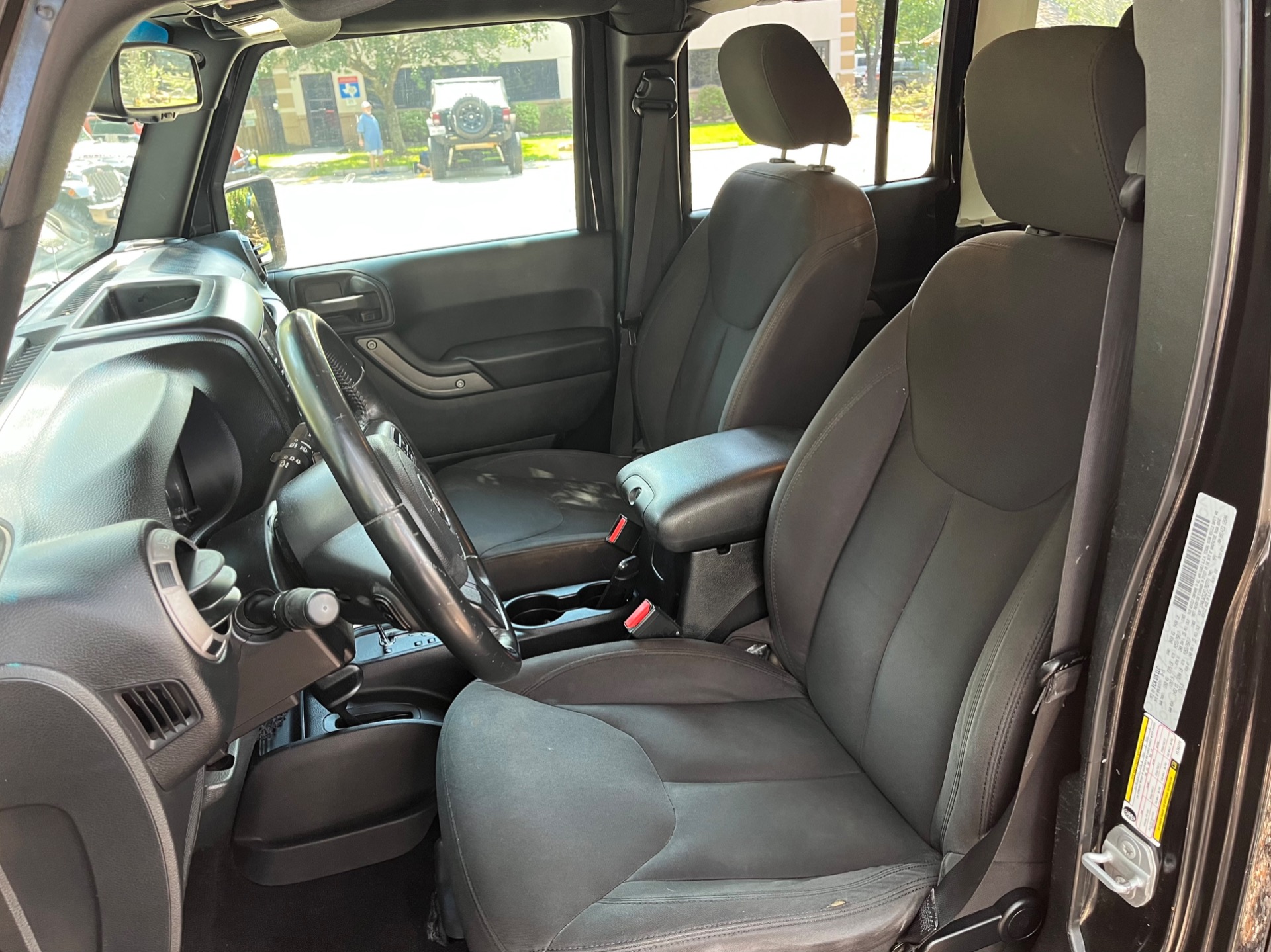Used-2015-Jeep-Wrangler-Unlimited-Sport (12)