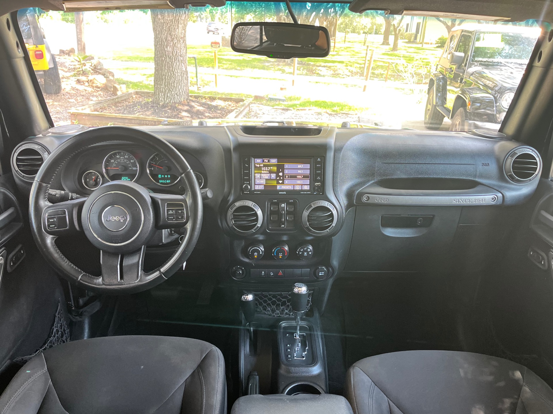 Used-2015-Jeep-Wrangler-Unlimited-Sport (14)