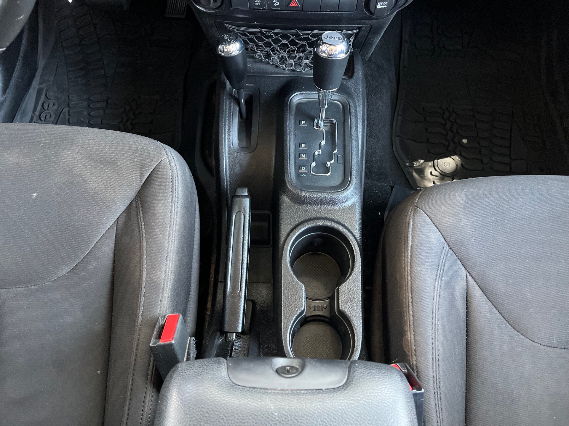 Used-2015-Jeep-Wrangler-Unlimited-Sport (16)