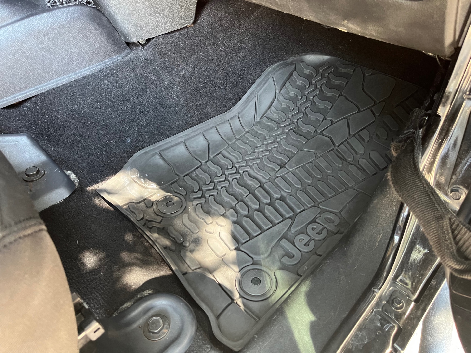 Used-2015-Jeep-Wrangler-Unlimited-Sport (19)