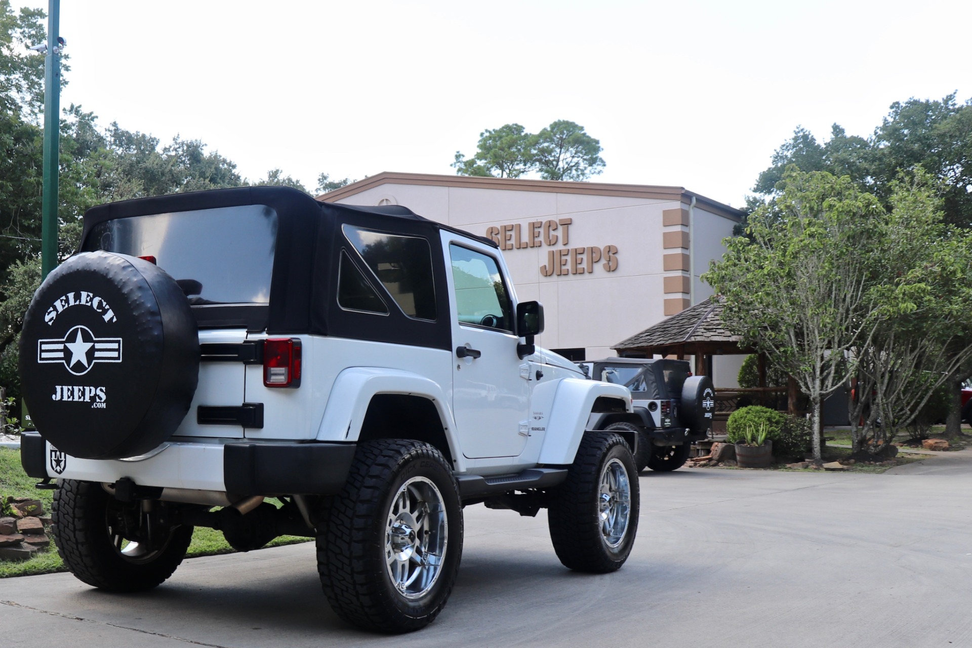 Used-2016-Jeep-Wrangler-Sahara (1)