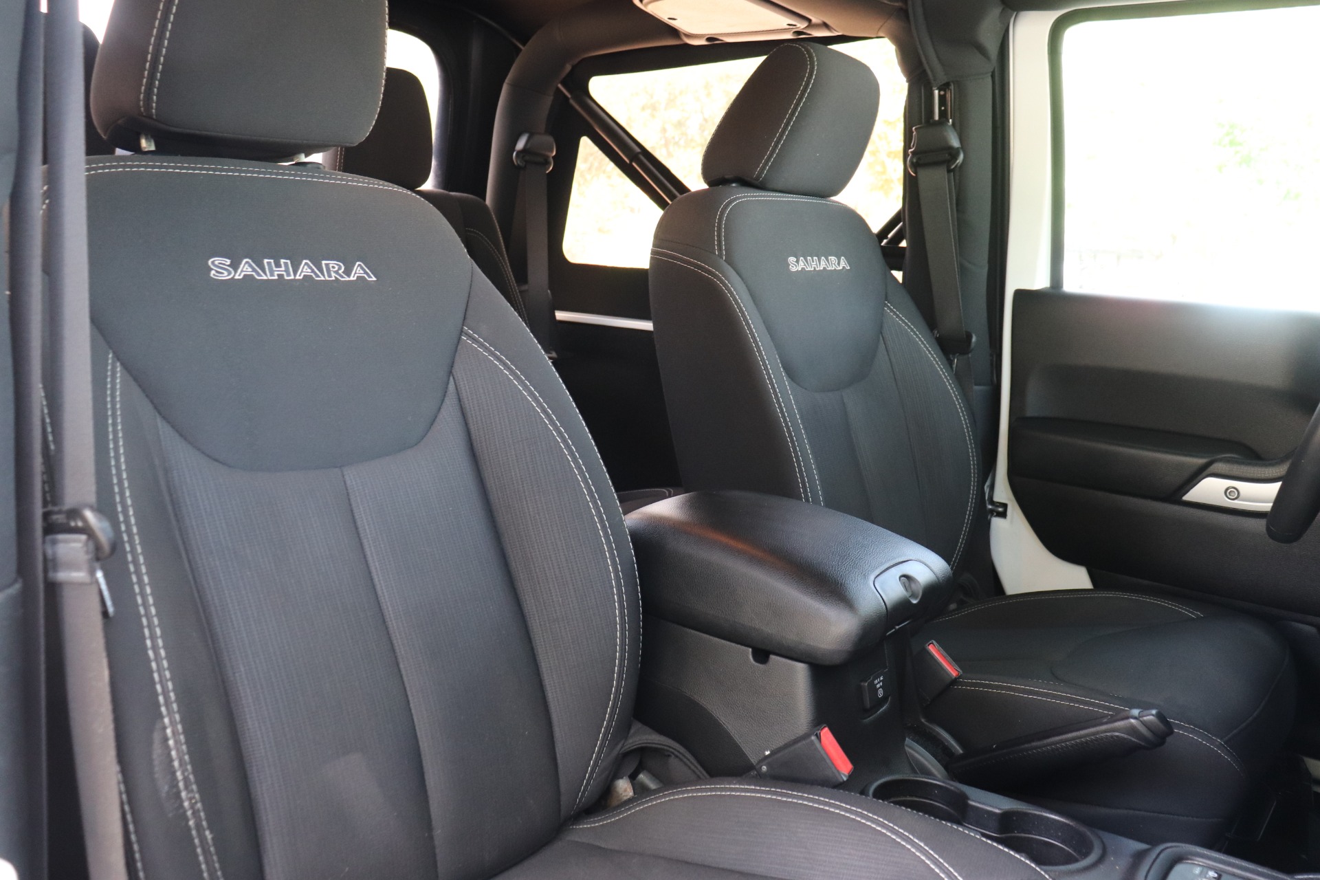 Used-2016-Jeep-Wrangler-Sahara (12)