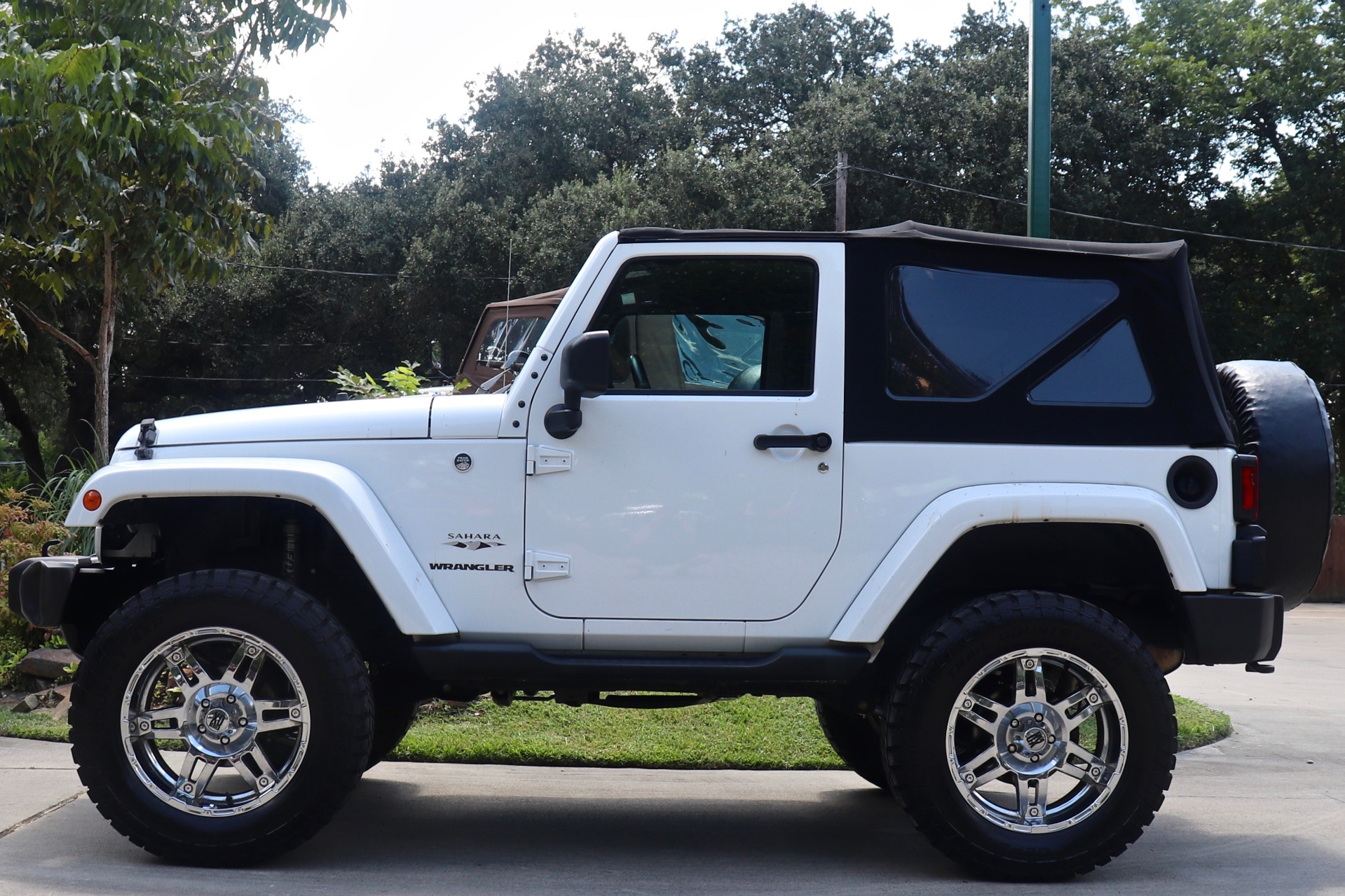 Used-2016-Jeep-Wrangler-Sahara (15)