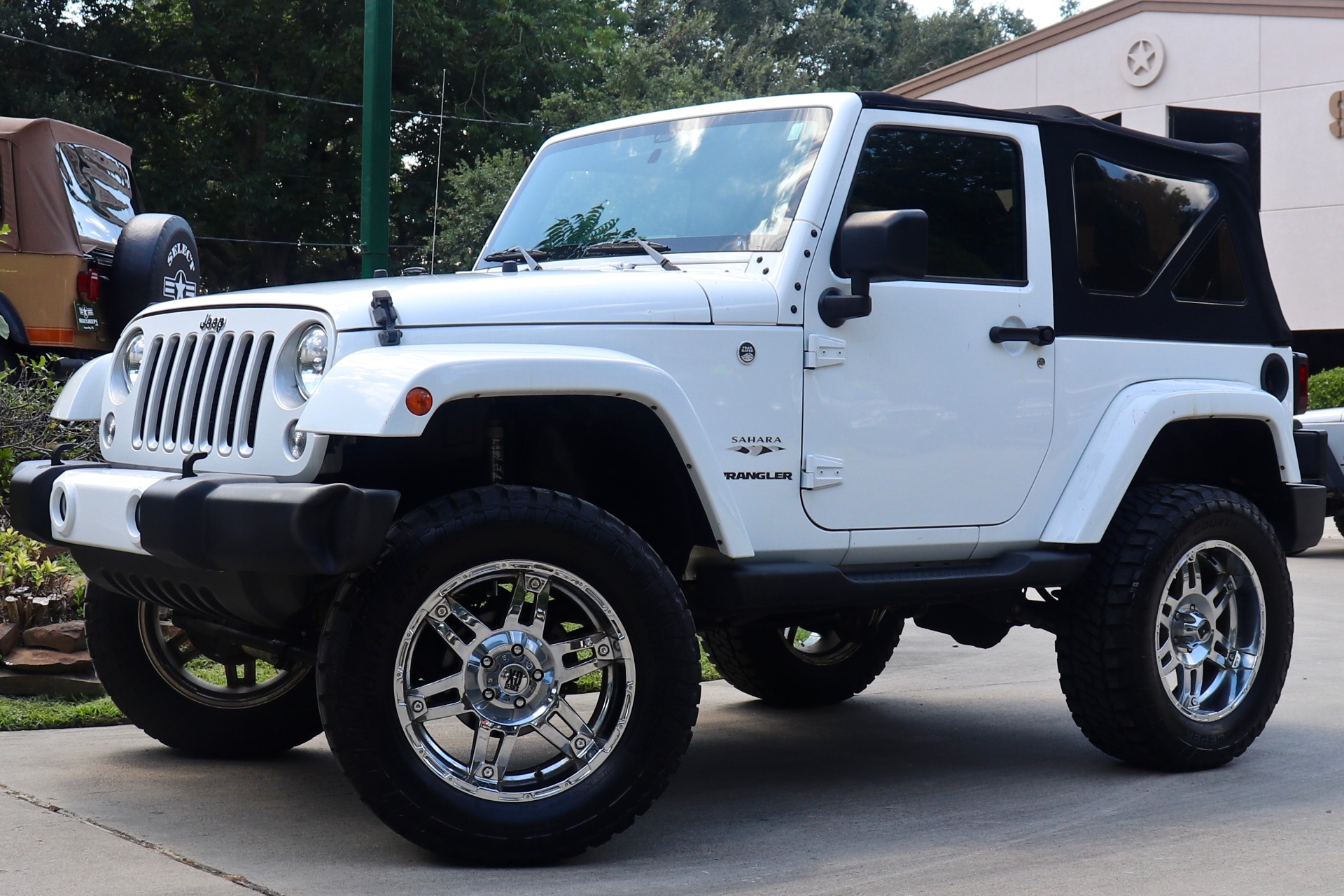 Used-2016-Jeep-Wrangler-Sahara (3)