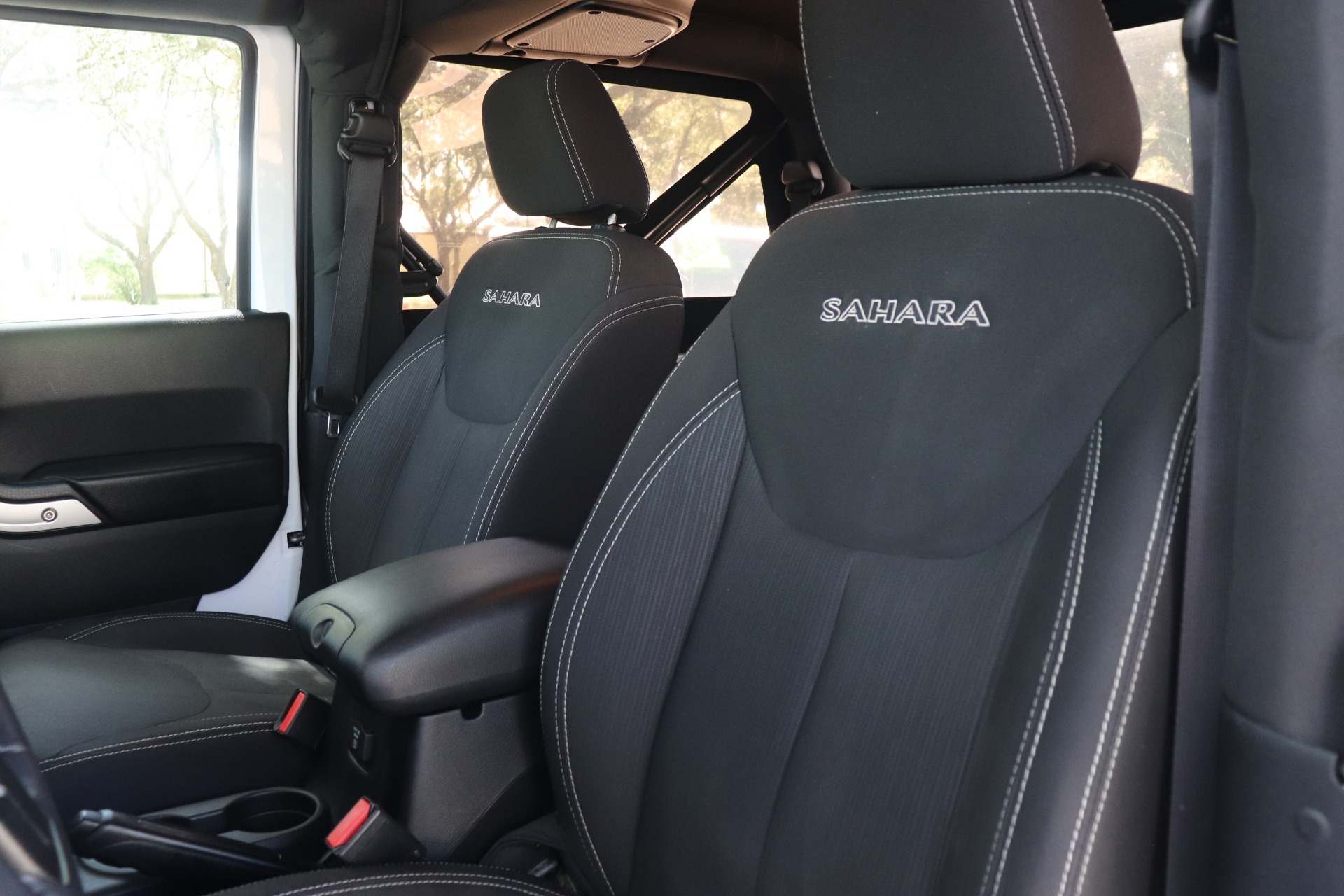 Used-2016-Jeep-Wrangler-Sahara (6)
