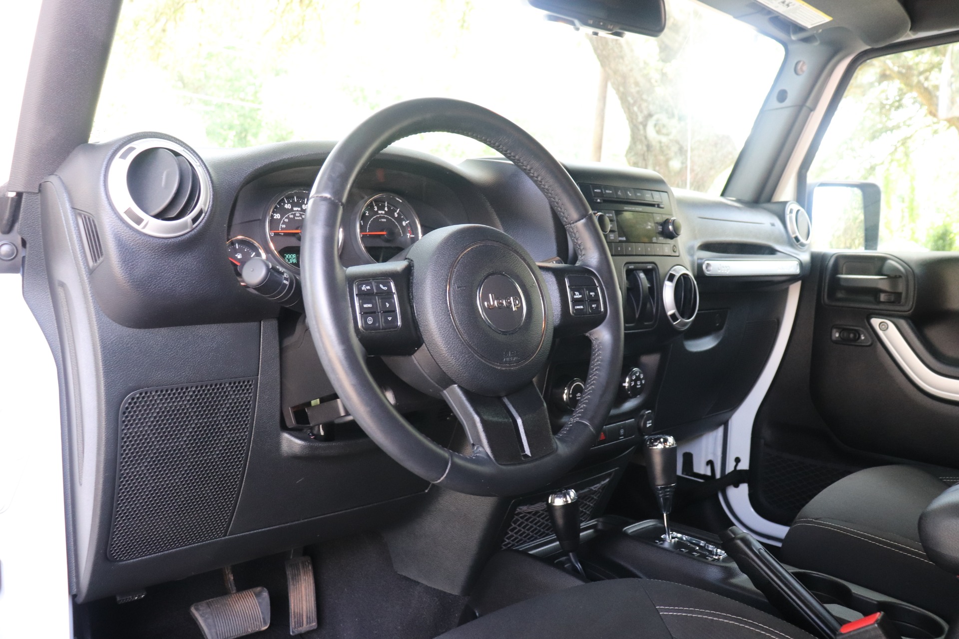 Used-2016-Jeep-Wrangler-Sahara (7)
