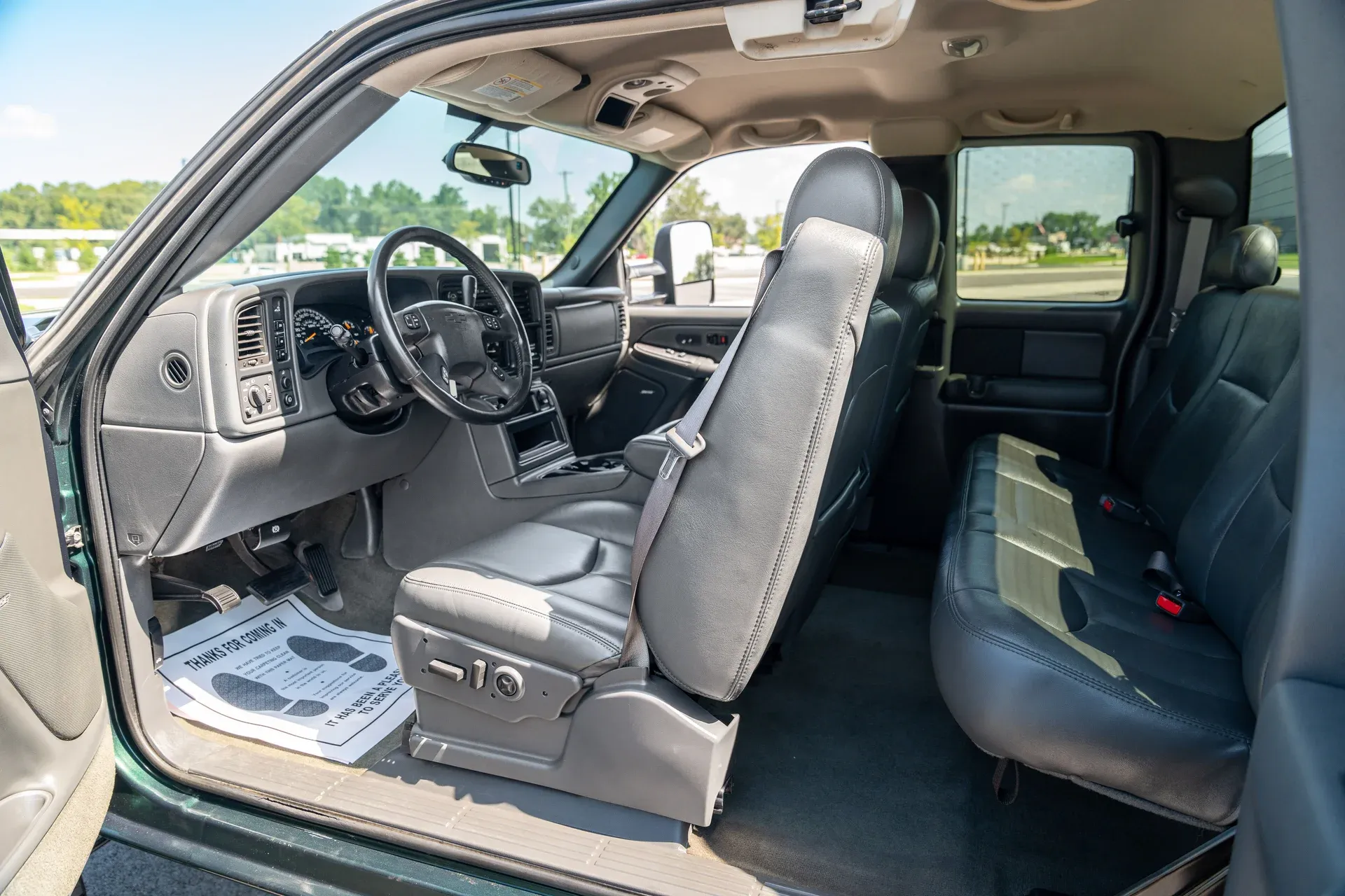 imgi_101_2004-chevrolet-silverado-2500hd-ext-cab-143-5-wb-4wd-lt